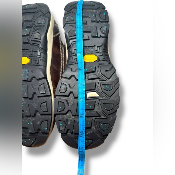 LL Bean Women's, Size 8 Snow Sneaker Artic Grip, Mid Hook and Loop, Dark Brown - Picture 6 of 11